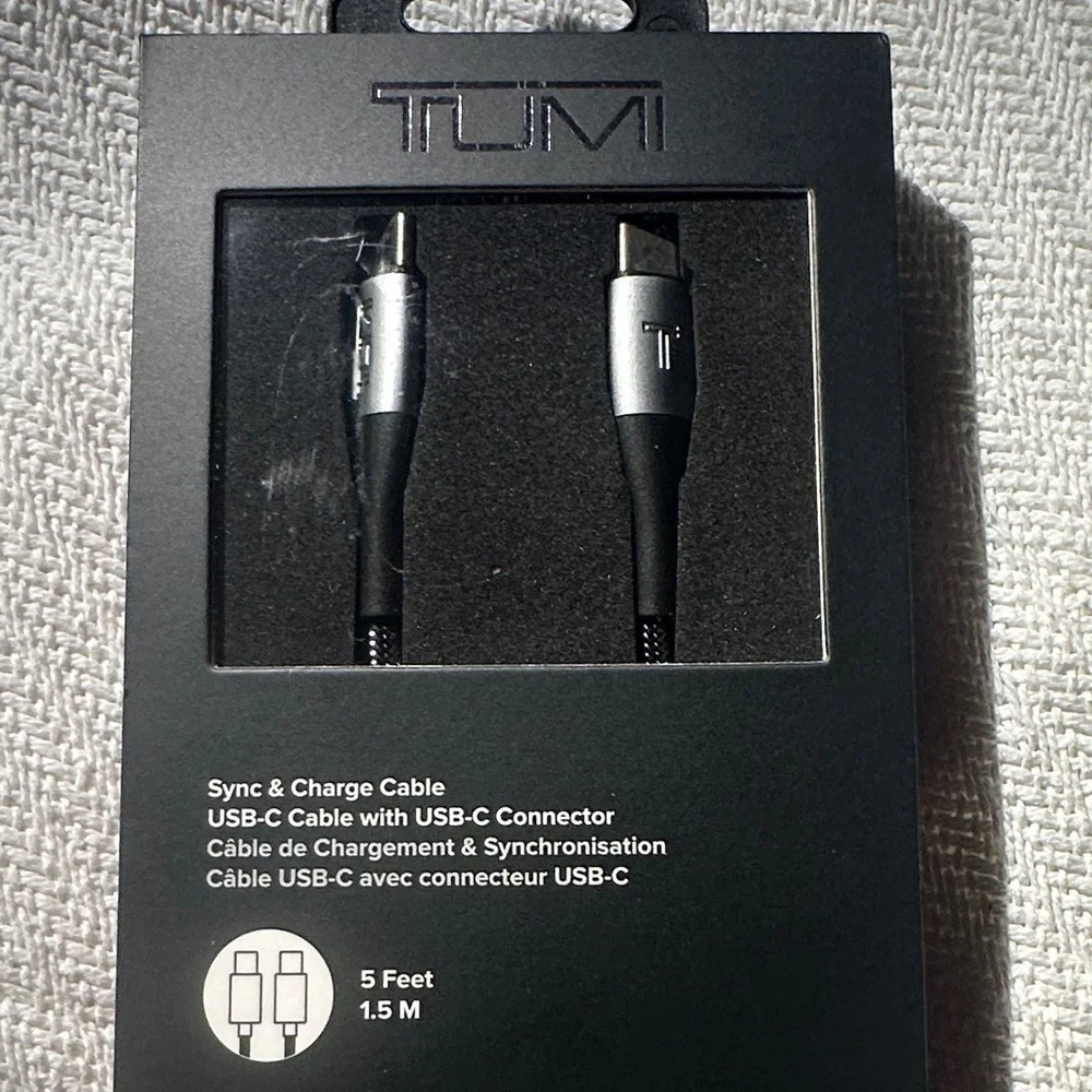 Tumi Sync & Charge Black USB-C to USB-C Sync Cable - 5 ft /1.5 M NIB